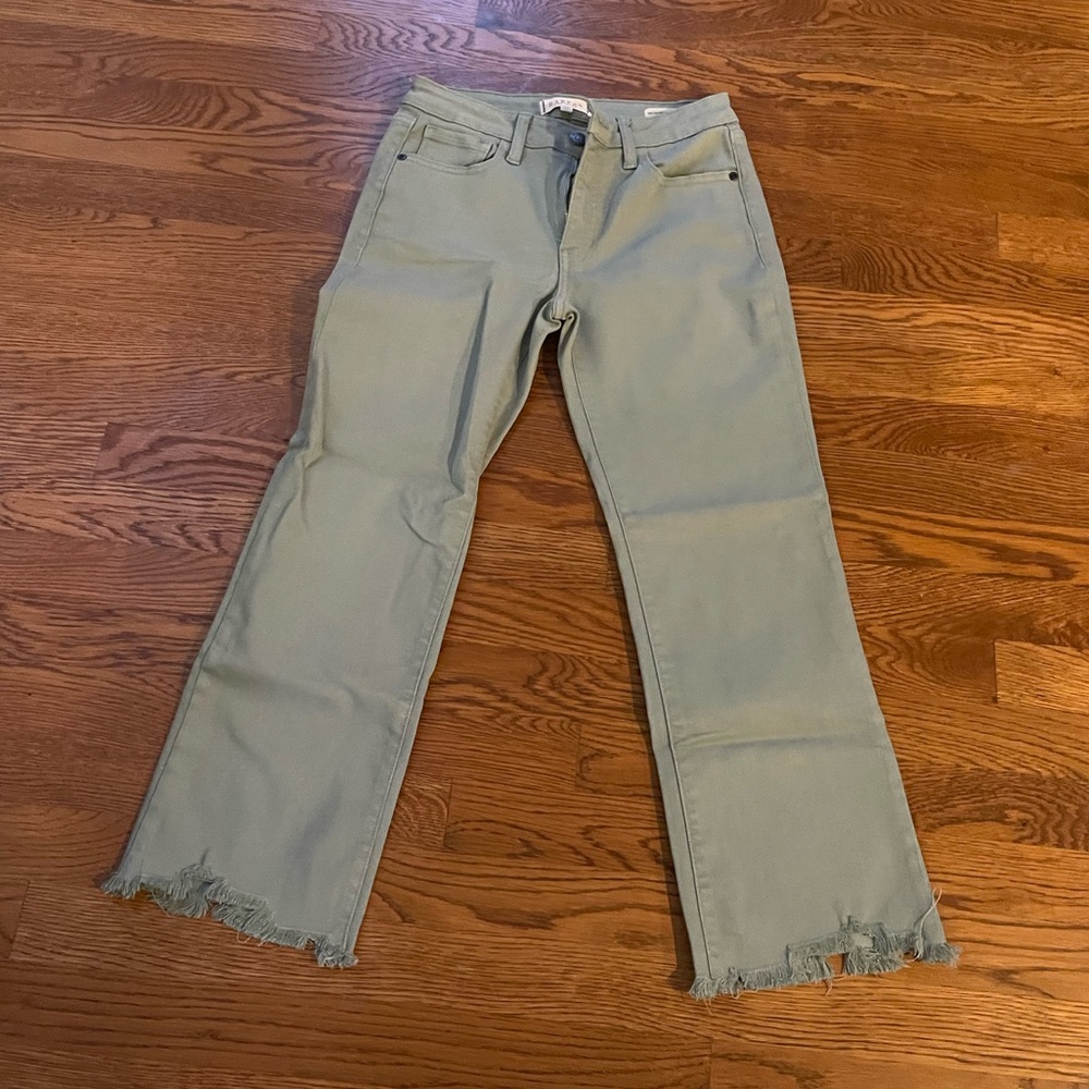 Excellent used Francesca’s Harper Heritage high rise kick crop jeans, green